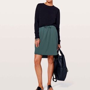 Lululemon Women’s On The Fly Skirt 21" Gravity Green Travel Commute Size 6